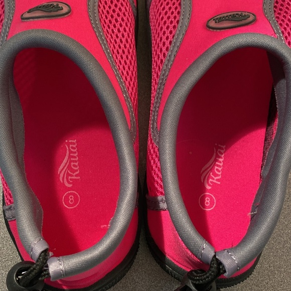 Kauai - hot pink water shoes. Size 8 - Picture 5 of 10